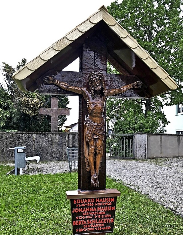 Dieses  Grabkreuz  auf dem Friedhof Obersckingen wurde zu einem wahren Denkmal.  | Foto: Richard Kaiser