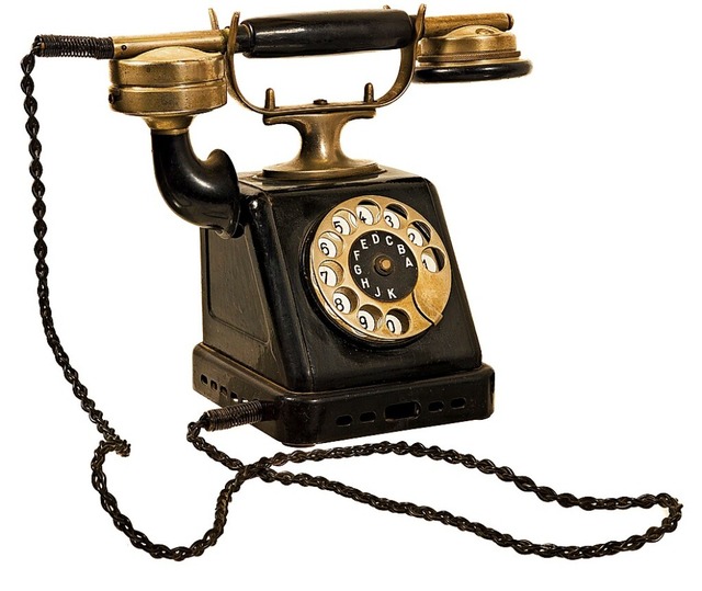 Auch das Telefonieren wird in manchen ...gion St. Blasien manchmal zum Problem.  | Foto: goldpix - stock.adobe.com