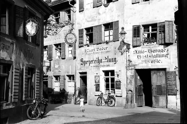 Stillleben anno 1951: Die alten Gebud...e Gaststtte &#8222;Wolfshhle&#8220;.  | Foto: Willy Pragher, Staatsarchiv Freiburg, W 134 Nr. 019224a