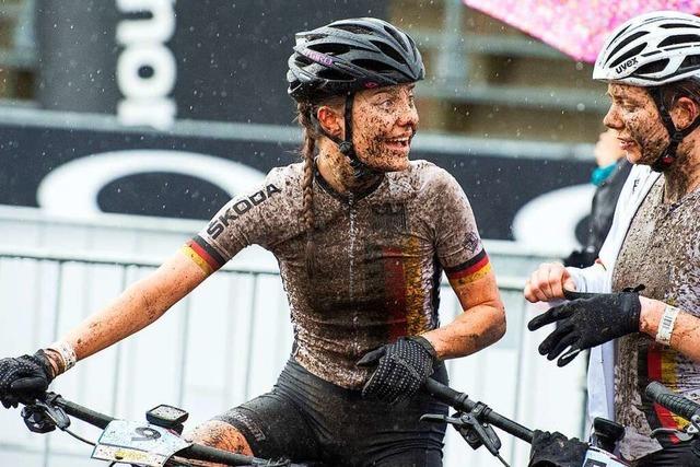 Im Matsch blht die Nollinger Mountainbikerin Finja Lipp auf