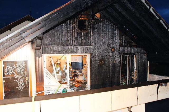 Von diesem Balkon aus breitete sich da...chgeschoss des Mehrfamilienhauses aus.  | Foto: Gerhard Herzog