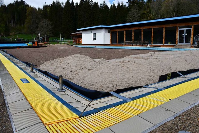 Blick auf das Becken: Es ist jetzt mit Sand verfllt.  | Foto: Tanja Bury