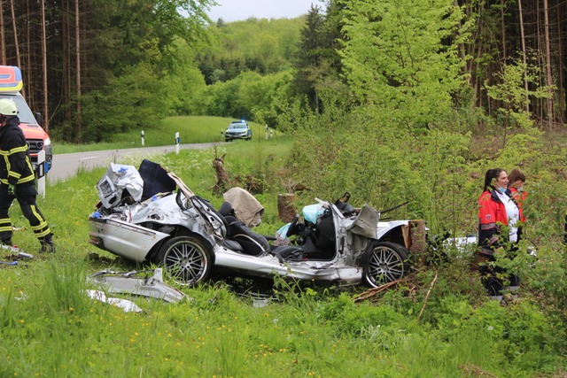 Das Auto wurde vllig zerstrt.  | Foto: Martin Klabund