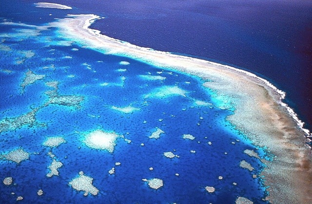 Noch wirken die Weltmeere als Bremsen ...Barrier Reef vor Australiens Ostkste.  | Foto: DB