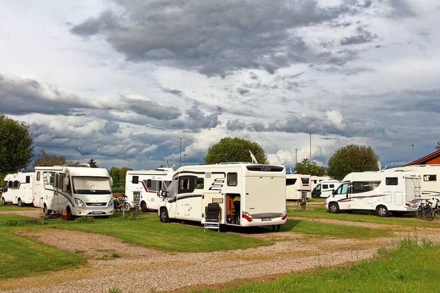 Die  Wohnmobil- und Campingpltze in d...edererffnung schon wieder gut belegt.  | Foto: Ruth Seitz