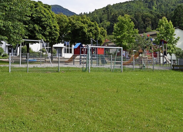 Wo derzeit noch gekickt wird, soll ein... und der Spielplatz erweitert werden.   | Foto: Silke Hartenstein