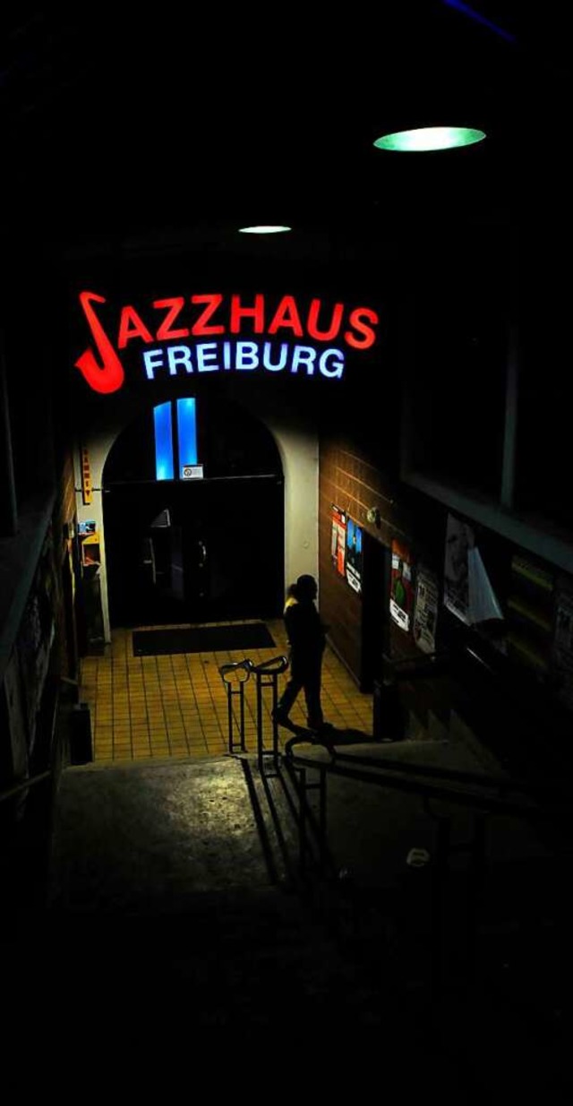Ort zum Luftholen: die Treppe vorm Jazzhaus  | Foto: Ingo Schneider