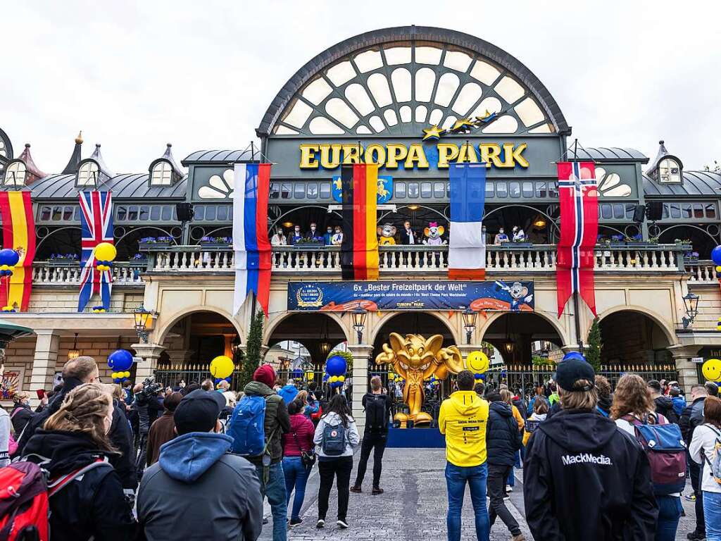 Als einer der ersten Freizeitparks in Deutschland hat der Europa-Park in Rust seit dem 21. Mai 2021 wieder geffnet – als Modellprojekt des Landes. Besucher und Mitarbeiter feiern.