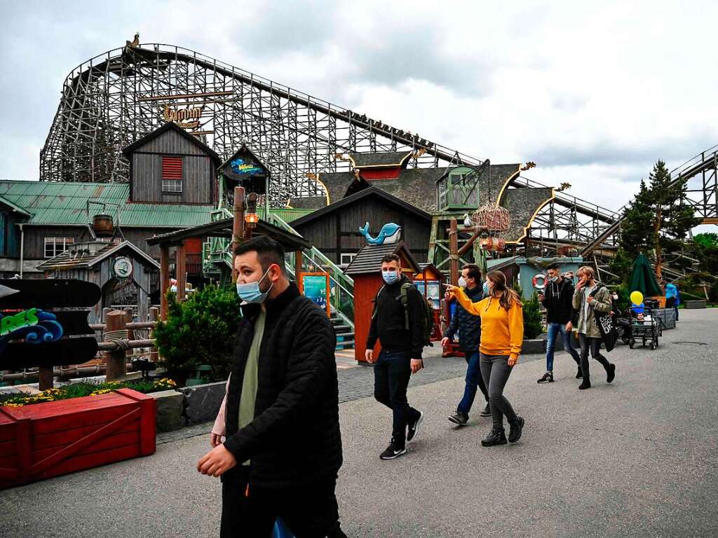 Als einer der ersten Freizeitparks in Deutschland hat der Europa-Park in Rust seit dem 21. Mai 2021 wieder geffnet – als Modellprojekt des Landes. Besucher und Mitarbeiter feiern.