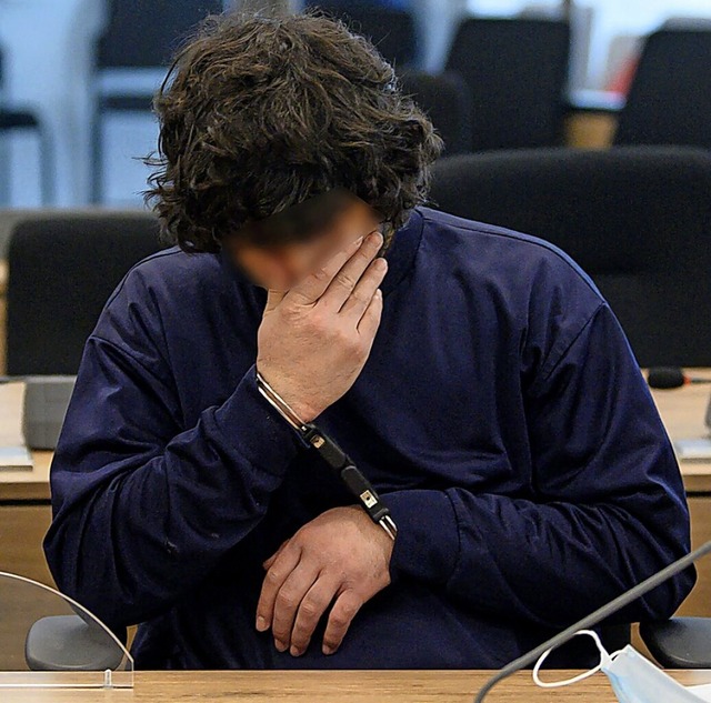 Der 21-jhrige A. vor Gericht.  | Foto: ROBERT MICHAEL (AFP)