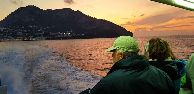 Wenn bei Capri die rote Sonne im Meer ... gehrt zum Programm der Brgerreise.   | Foto: Gerhard Walser