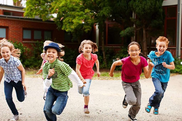 Kindern fehlt die Bewegung und das Miteinander in Coronazeiten.  | Foto: Christian Schwier