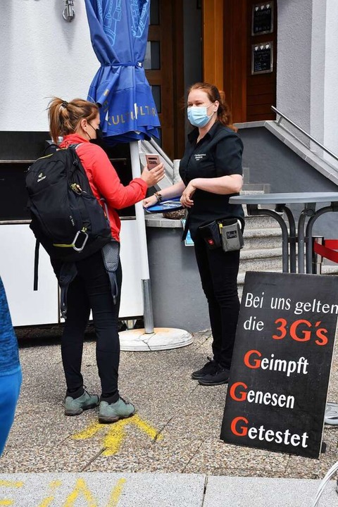 Wer in die geschlossenen Rume der Gas... vorweisen, genesen oder geimpft sein.  | Foto: Thomas Biniossek