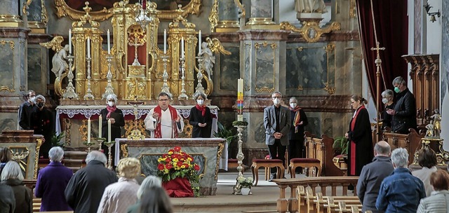 Pfarrer Martin Kalt und Pfarrerin Severin Plse hielten den Gottesdienst ab.   | Foto: Sandra Decoux-Kone