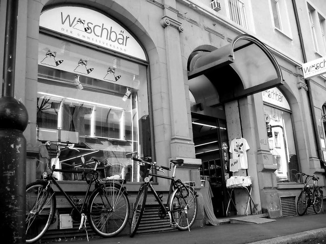 Waschbr betreibt auch ein Bekleidungs...in der Whrlestrae in Freiburg-Brhl.  | Foto: Ren Zipperlen