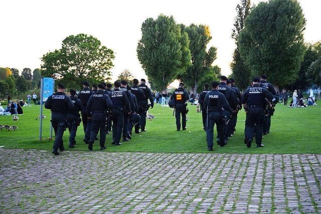 Hunderte feiern in Heidelberg - Randale und Angriffe auf Polizei