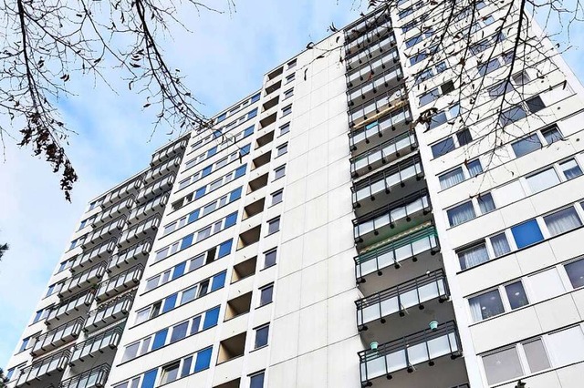 Ein Hochhaus in Freiburg-Weingarten, das dem Immobilienkonzern Vonovia gehrt.  | Foto: Thomas Kunz