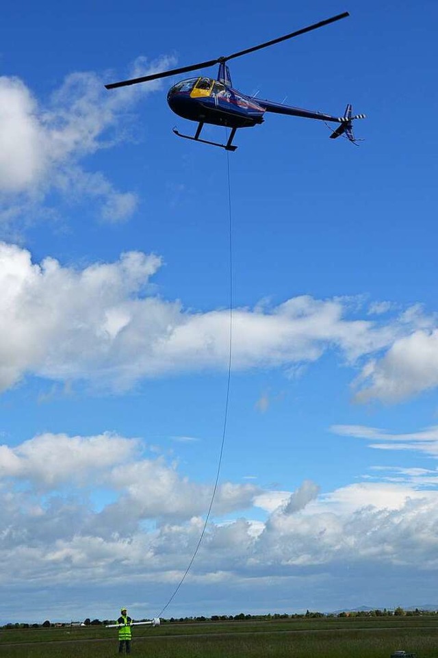 Ein Helikopter startet im Gewerbepark ...ie   &#8222;Bird&#8220;  genannt wird.  | Foto: Max Schuler