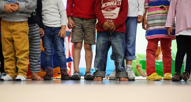 Der Bedarf an Kindergartenpltzen in L...ch. Das Angebot soll ausgebaut werden.  | Foto: Christian Charisius (dpa)