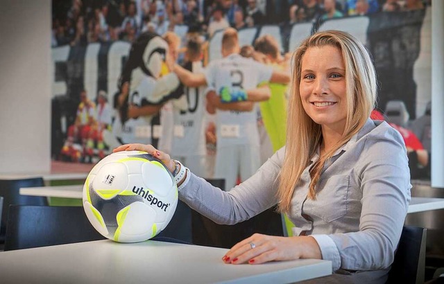 Dem Fuball auch als Angestellte der  ...elerabteilung verbunden: Myriam Krger  | Foto: Volkmar Koenneke