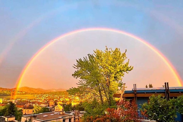 Das Leserfoto mit dem Regenbogen im Doppelpack.  | Foto: Kristina Neeff