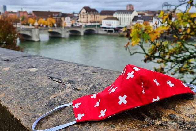 Die Schweiz lockert die Corona-Manahm... werden kann, gilt eine Maskenpflicht.  | Foto: Stefan Ammann