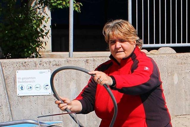 Diana Kolb arbeitet seit 25 Jahren im Rheinfelder Freibad