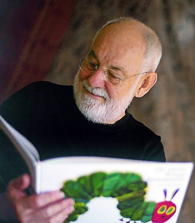 Eric Carle mit seiner Raupe  | Foto: A9999 Gerstenberg-Verlag