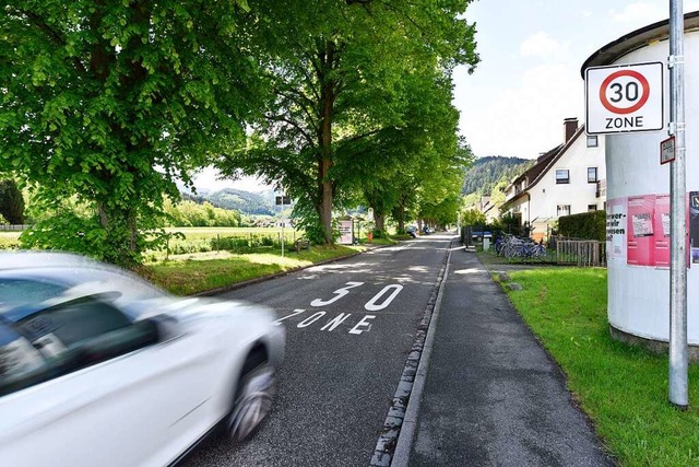 Klare Ansage: Auf der Bahnhofstrae in... bislang fahren noch viele zu schnell.  | Foto: Thomas Kunz