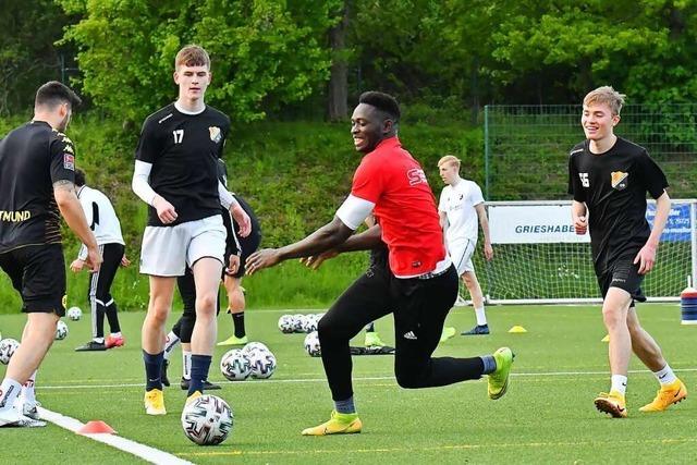 Fuballteams kehren auf den Trainingsplatz zurck