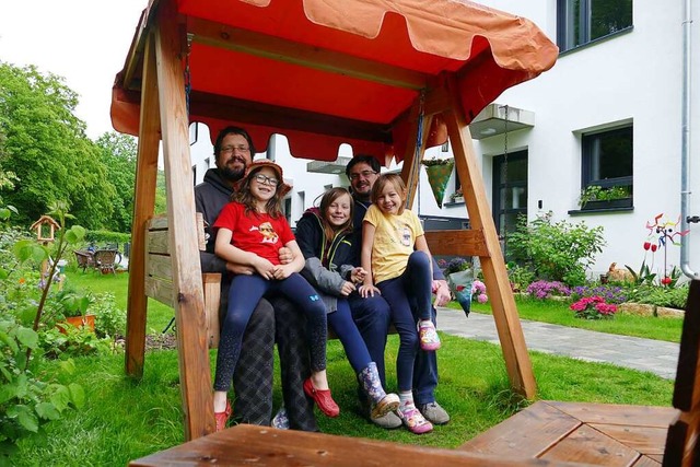 Sind ziemlich beste Nachbarn (von link...lia, Marielne, Kira und  Rolf Rombach  | Foto: Verena Pichler