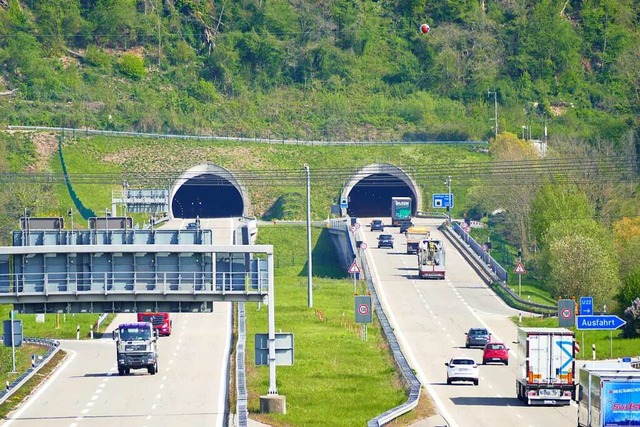 Im Nollinger Bergtunnel hat die Polize...stag die Geschwindigkeit kontrolliert.  | Foto: Verena Pichler