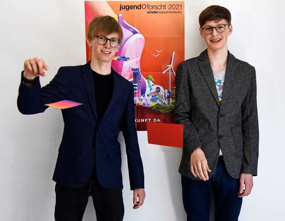 Leo Neff (links) und Leonard Münchenba... bei Jugend forscht einen Bundespreis.  | Foto: Markus Zimmermann