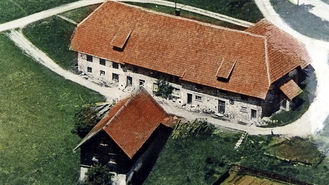 Dieses Luftbild zeigt das Obergebisbac...ngebude mit dem benachbarten Sgehaus  | Foto: Wolfgang Adam