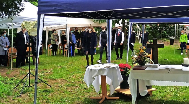 Der Altar unterm Zelt: Konfirmation in Corona-Zeiten  | Foto: Evangelische Kirchengemeinde