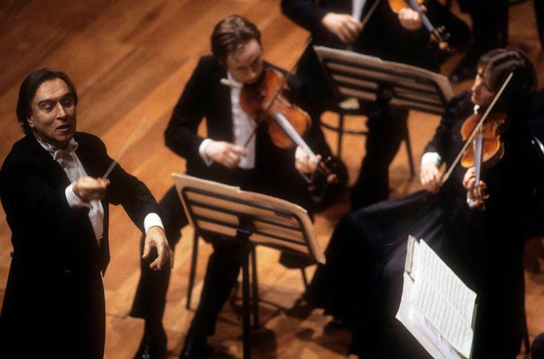 Er leitete das erste Konzert des COE 1981: Maestro Claudio Abbado  | Foto: imago stock&people