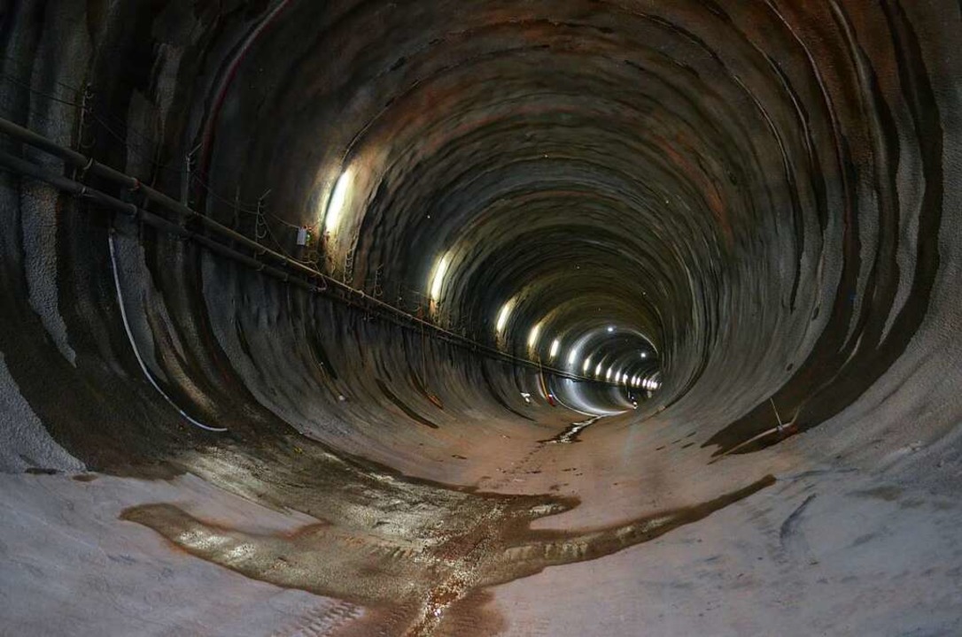 Die Tunnelröhre etwa 100 Meter hinter ...-Rundbögen und einer Spritzbetondecke.  | Foto: Nikolaus Bayer