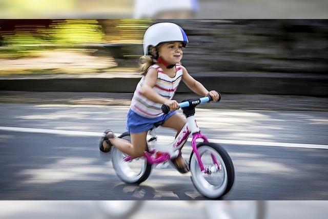 Kleine Kinder in Bewegung bringen