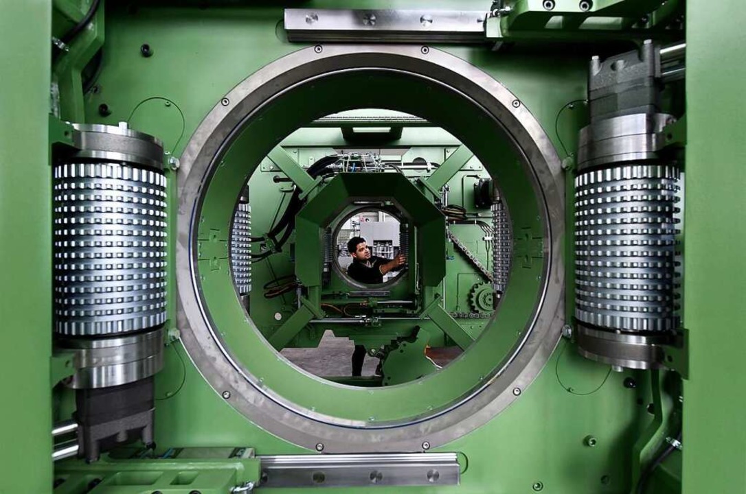 Hier muss der Baumstamm durch &#8211; Blick in die Produktion bei Linck.  | Foto: Thomas Kunz