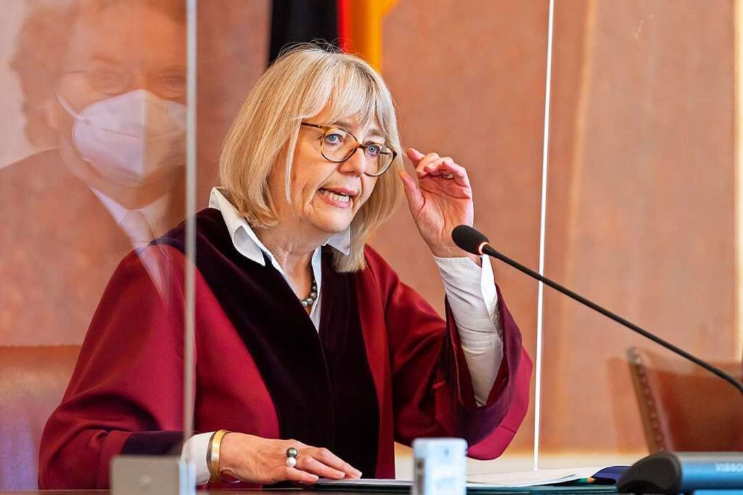 Jutta Förster, vorsitzende Richterin a...spricht während der Urteilsverkündung.  | Foto: Peter Kneffel (dpa)