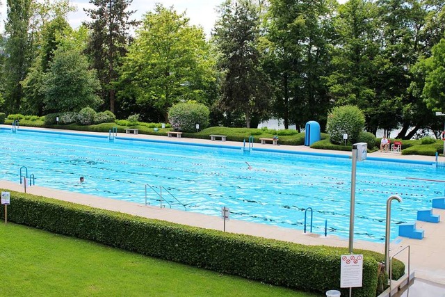 Fr Schwimmfreunde macht die Gemeinde ...len in dieser Woche ein Zusatzangebot.  | Foto: Rolf Reimann