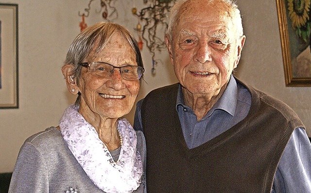 Seit 65 Jahren sind Ottilie und Eduard Denz verheiratet.   | Foto: Werner Probst