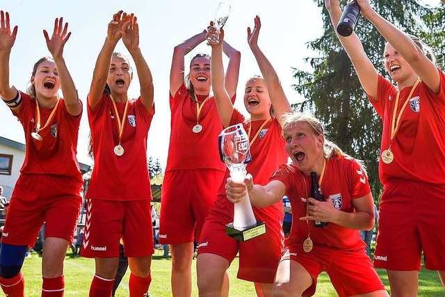 Die letzten Bezirkspokal-Siegerinnen: ...toppte sie die Pandemie im Halbfinale.  | Foto: Gerd Grndl