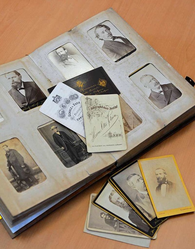 Das Fotoalbum mit den Visitenkarten  | Foto: Stadtmuseum