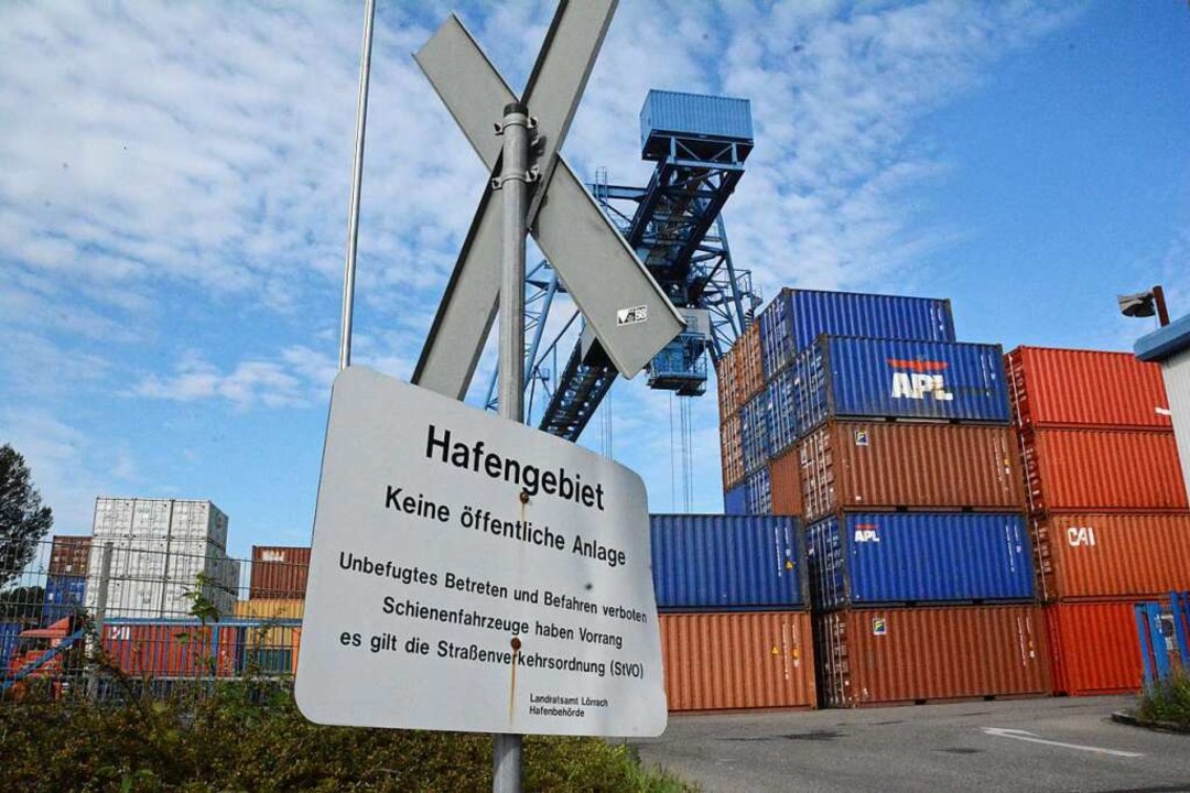 Im Container-Terminal des Weiler Rhein...jekt Gateway Basel Nord beteiligt ist.  | Foto: Hannes Lauber