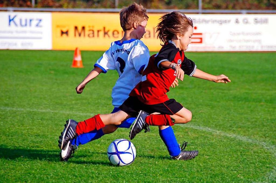 Sport und Bewegung in der Gemeinschaft sind unendlich wichtig für Kinder.  | Foto: imago stock&people