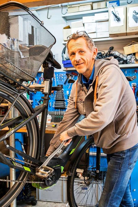 Paul Kneissler, Inhaber des Fahrradlädele in Umkirch.  | Foto: Hubert Gemmert