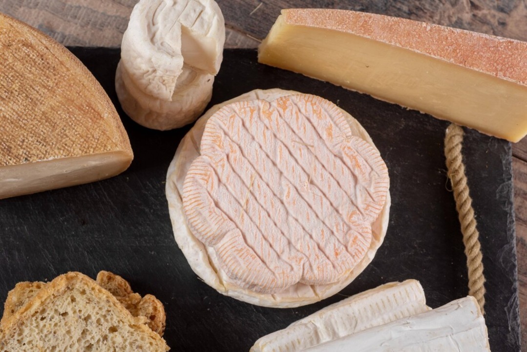 Frankreich lockt wieder mit Käse und anderen Köstlichkeiten.  | Foto: Philipimage (imago-images.de)