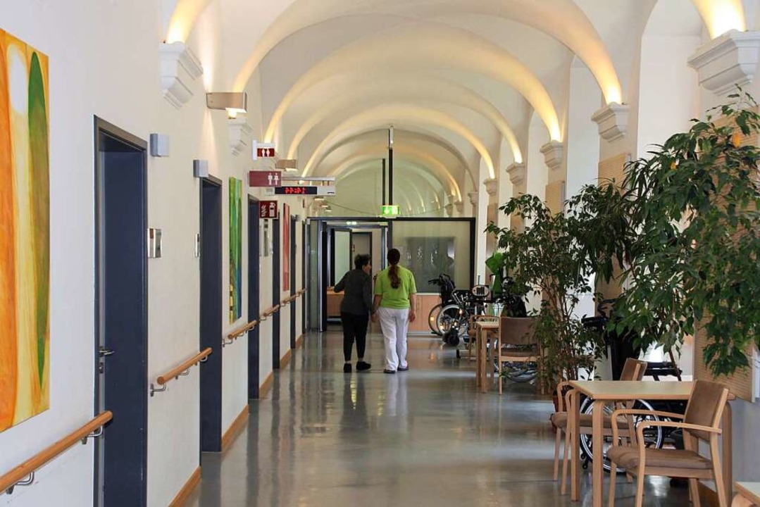 Der Flur der Alterspsychiatrie des psy...en Landeskrankenhauses in Zwiefalten.   | Foto: Helena Weise