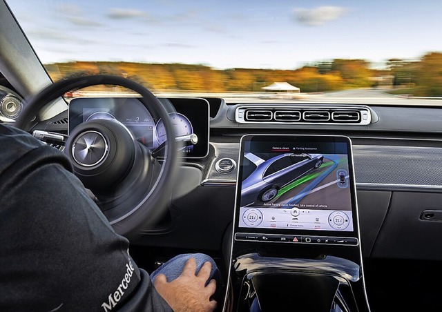 Einparken leicht gemacht dank Assistenzsystemen  | Foto: Mercedes-Benz AG  Global Comm